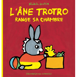 L'âne Trotro range sa chambre